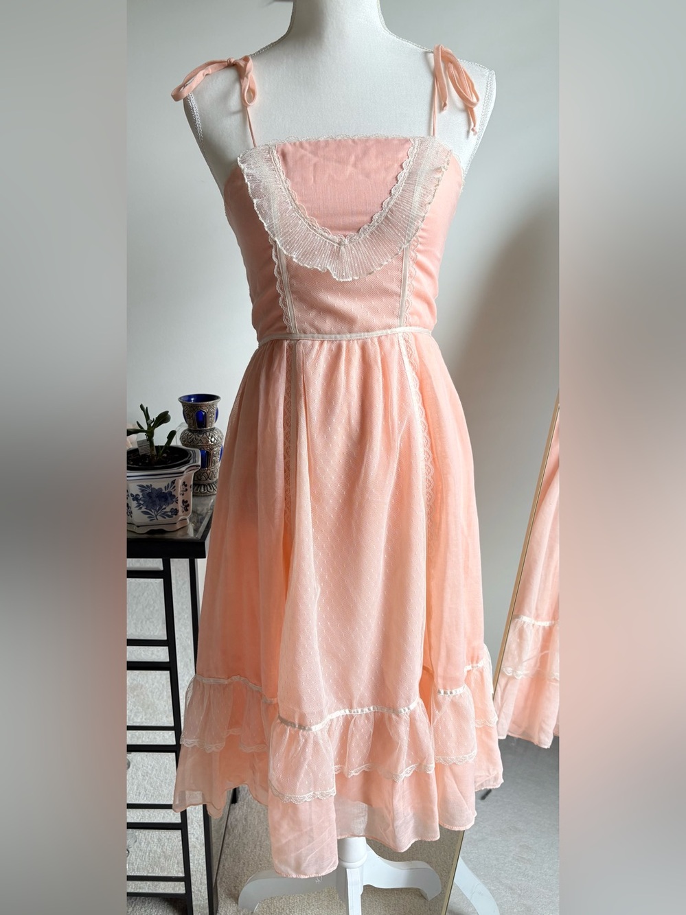 Vintage Candi Jones Peach Tie-Shoulder Midi Dress with Lace Trim 1970s